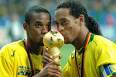 robinho and ronaldinho bise la coupe